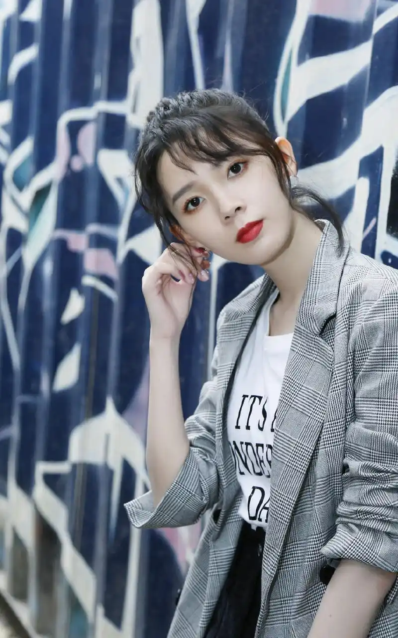 陈瑶终于凹对发型了!剪款波波头造型高级又有范,美了不止一点点