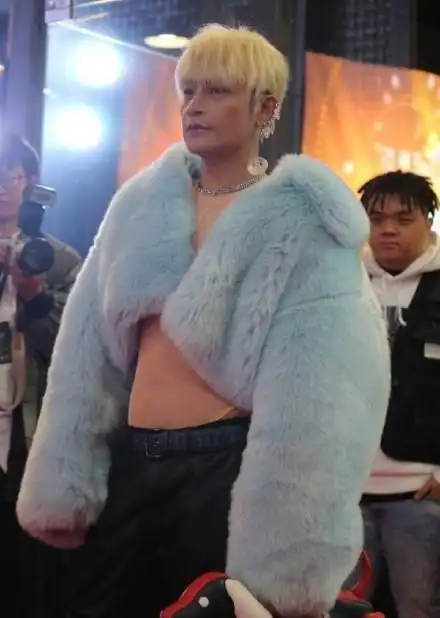 陈志朋辣眼透视装活动现场写真图片