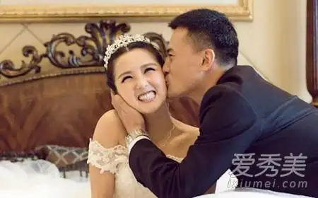 何洁和释小龙是真的吗