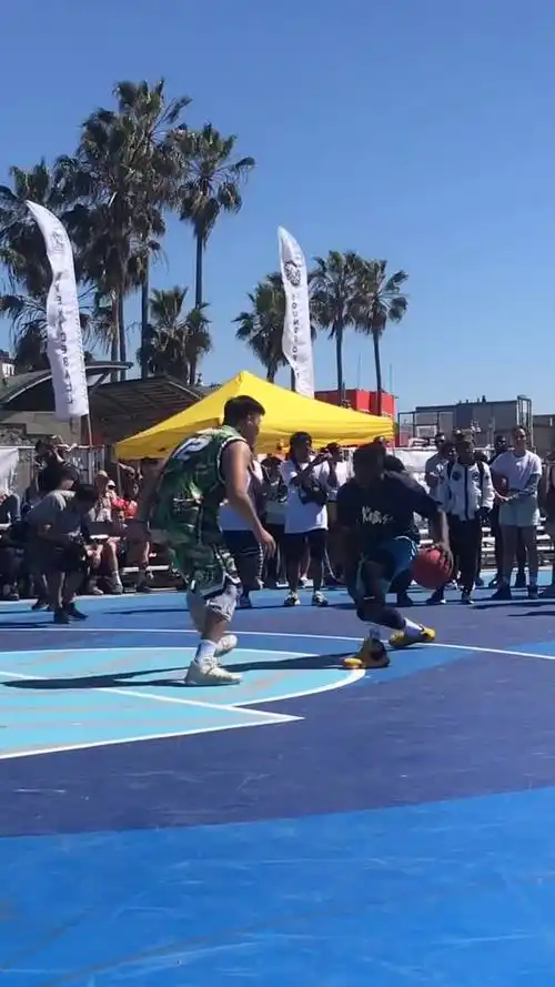 路人王篮球今日一招篮球进攻技巧拆解分析这个动作,你学会了么?