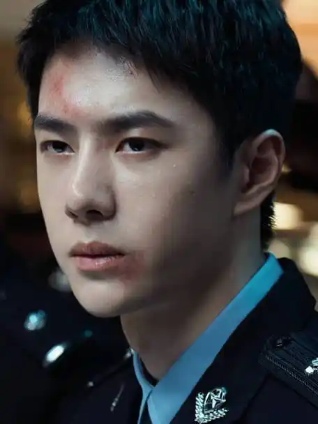 王一博冰雨火战损妆剧照