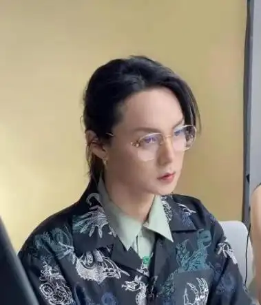 瘦到病态浓妆艳抹雌雄难辨娱乐圈的病态审美该停了