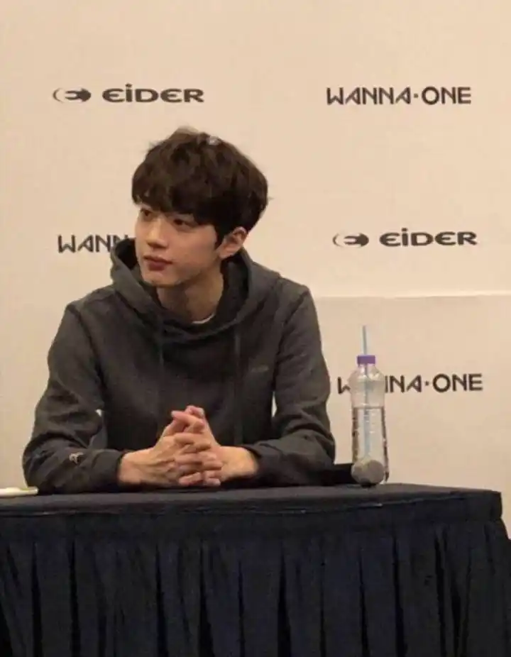 赖冠霖分享200109美图分享准备好纸巾直击赖冠霖生图鲨人事件现场