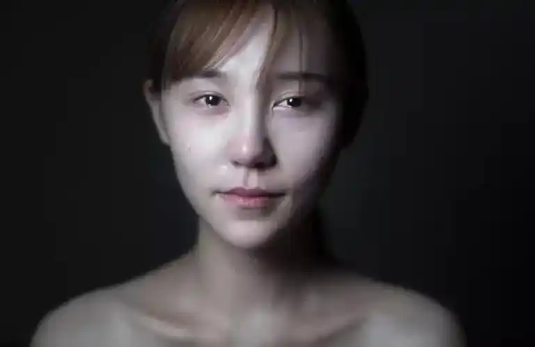 摄影师用6年时间拍女孩的眼泪|哭泣|男友|赌徒_新浪新闻