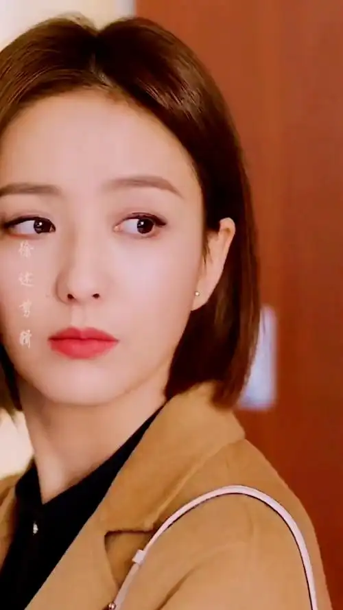 佟丽娅机长走路真的好帅,你们怎么看?