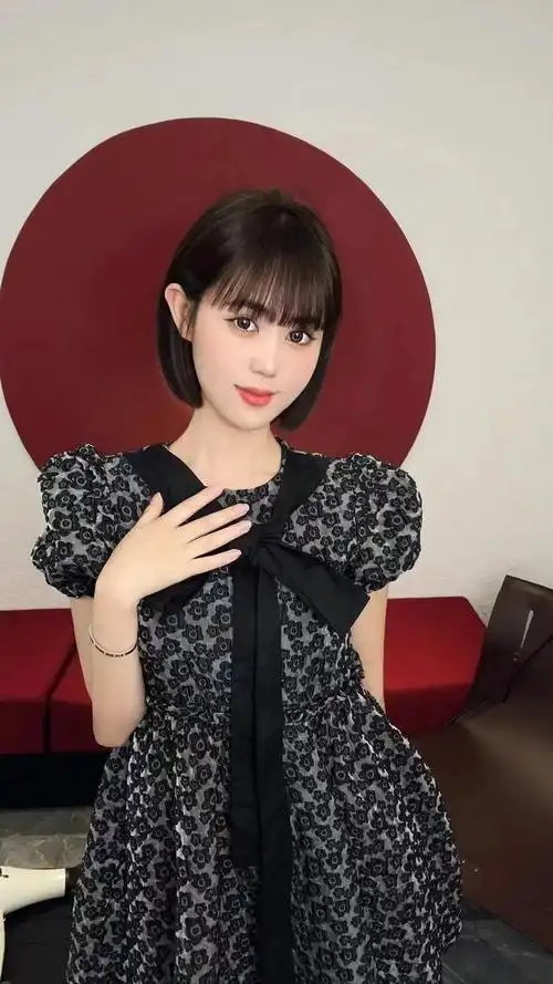 脸蛋看起来像瓜子脸一样,波波头发型可以说是打造瘦脸减龄的最佳发型