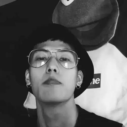 简约ins风黑白头像大气经典