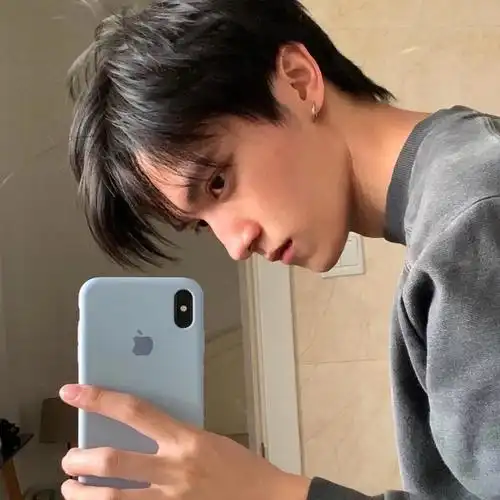 2020qq流行帅气男生头像