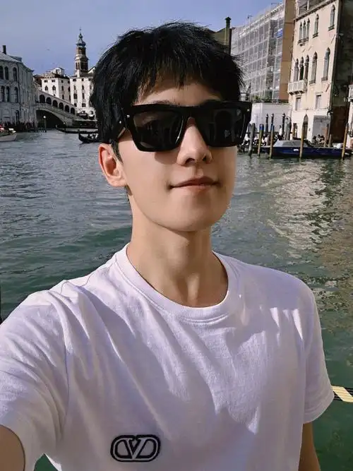 杨洋意大利随拍