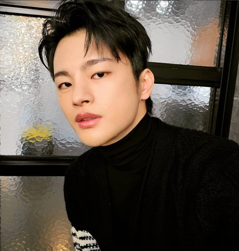 34岁徐仁国减肥40斤变型男,与朴宝英合作新剧,人鬼cp默契十足