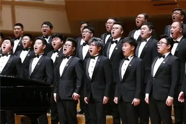 北京音乐厅里过小年爱乐男声合唱团唱响冬日可爱