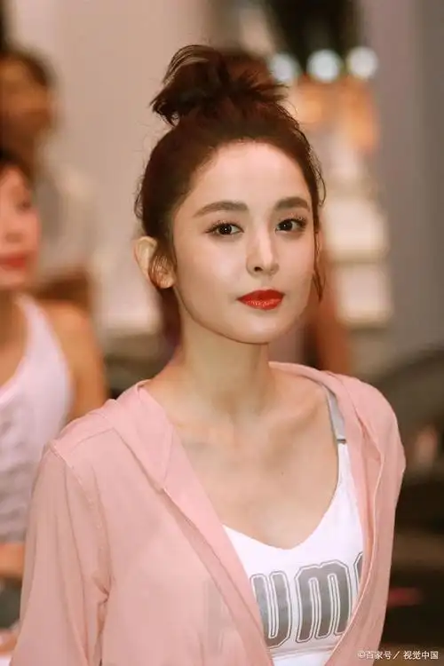 女明星颜值前十名排行,古力娜扎,杨幂,迪丽热巴都排在她的后面_娱乐