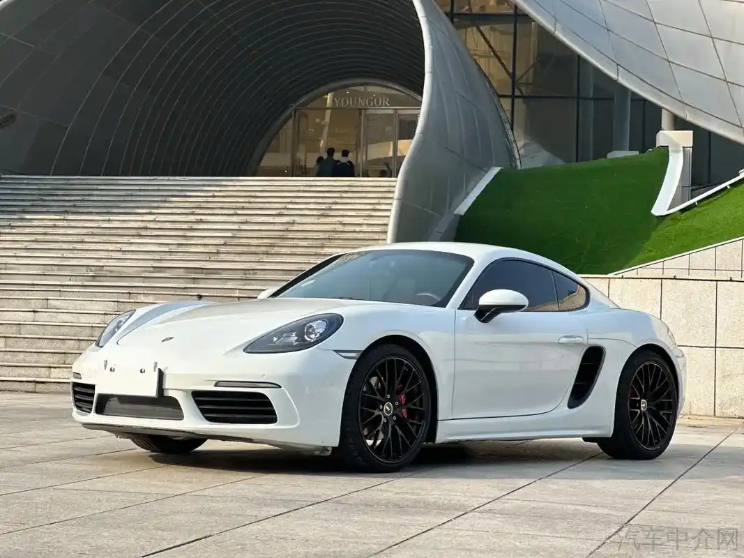 保时捷卡曼718卡曼白红上牌2020年3月跑车进口颜色白色排 - 抖音