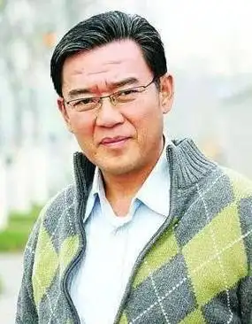 李立群,1952年出生于台新竹县.中国台舞台剧,相声,影视演员.