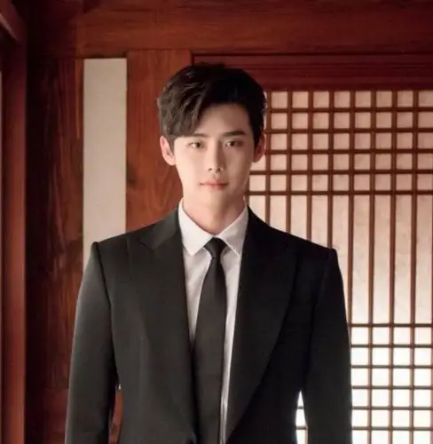 李钟硕入伍前的最后一部作品,大家一定要看,今天欧巴就服役了