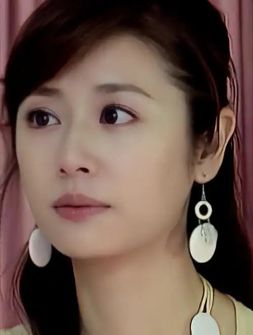 44岁林心如现状罕见曝光,身材紧致超少女,就是满脸皱纹遮不住-度小视