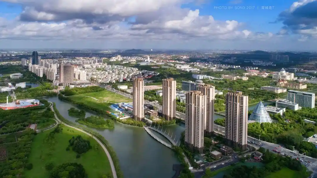 华亭湖▲开元地中海商圈▲松江新城高楼林立车水马龙繁华的商圈便捷