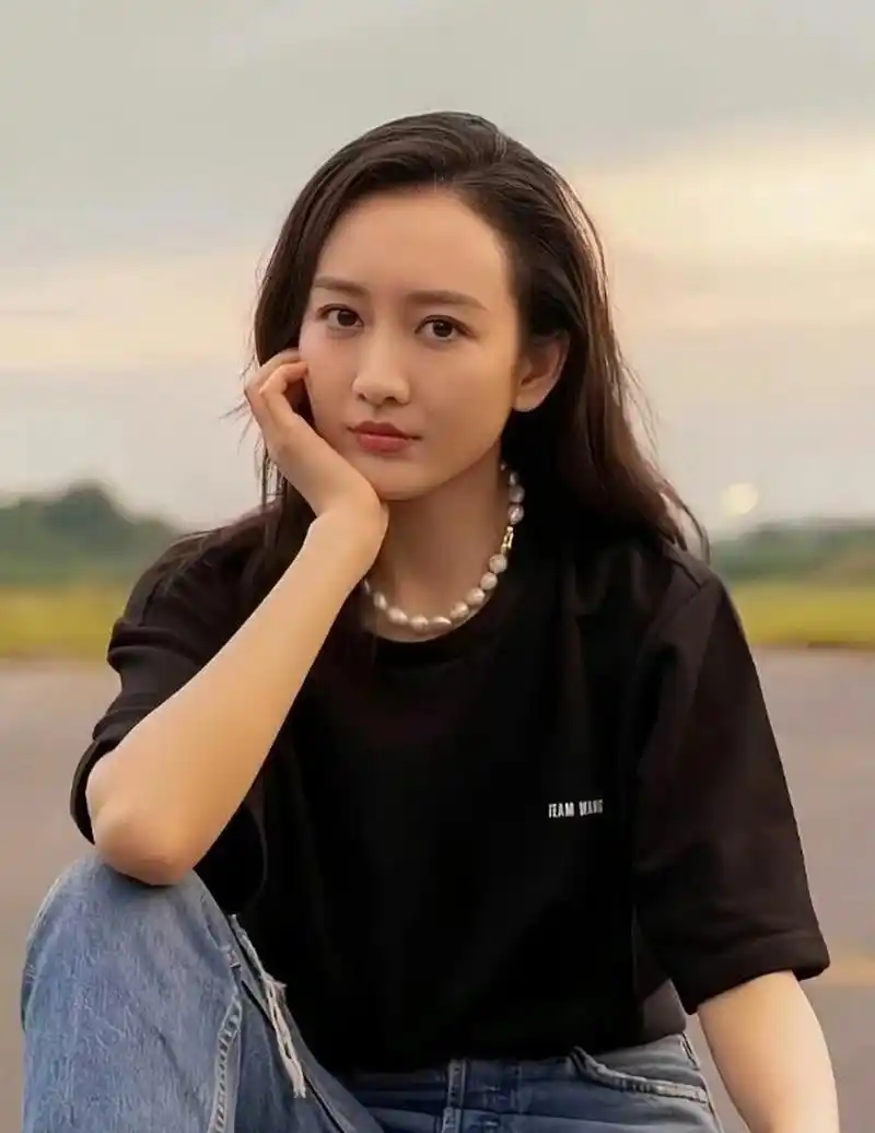 肤白貌美,高贵优雅的#王鸥# 眉清目秀,烈焰红唇,清纯性感,美艳动人