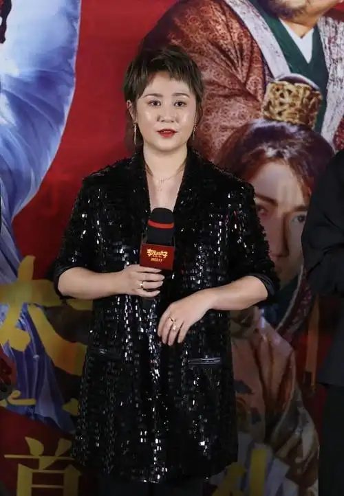 马丽和老公同框都穿黑色却看着挺有夫妻相幸福写在脸上