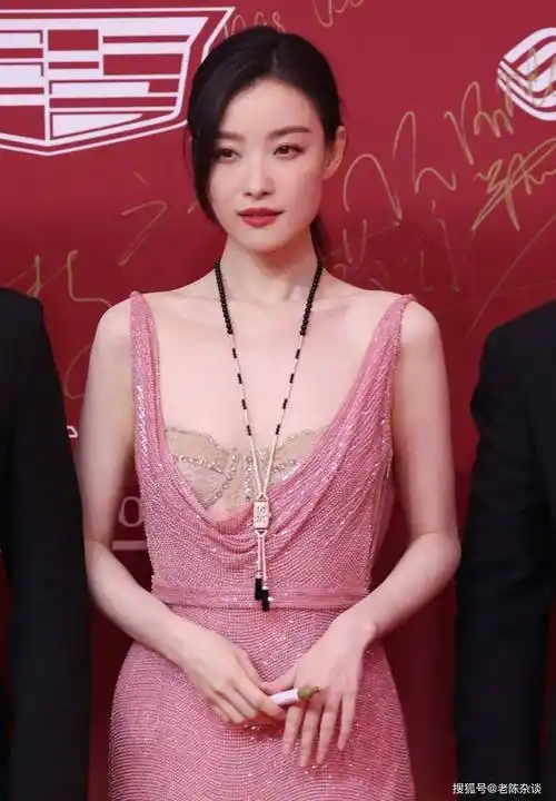 原创这谁顶得住嘛倪妮这身材实在是性感炸裂