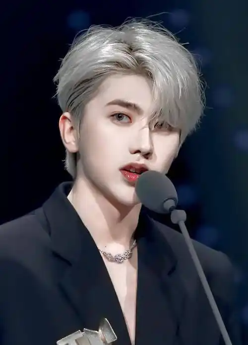 蔡徐坤靠《情人》拿奖拿到手软,刺激_未来_实力_舞台