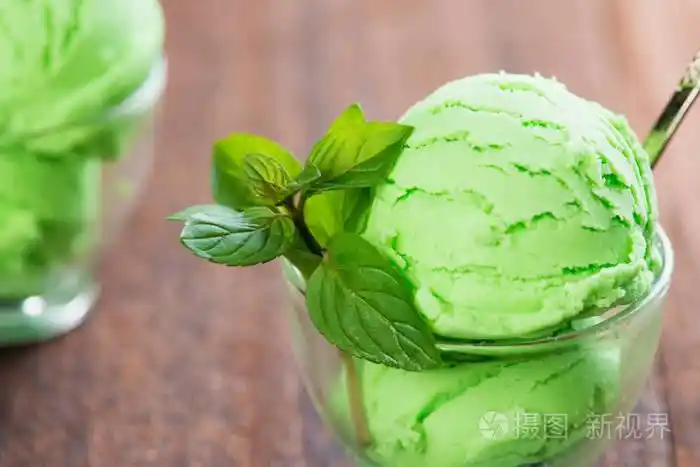 一杯开心果冰淇淋特写