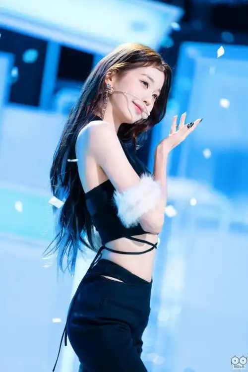 张元英的 舞台直拍,又瘦又纤长还有马甲线_腾讯新闻