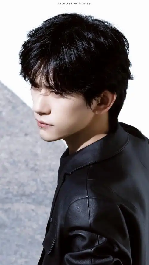 易烊千玺积家全球代言人