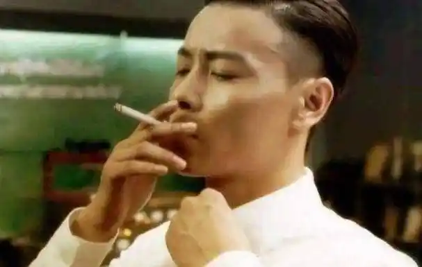 原创6位明星抽烟镜头胡歌痞帅周星驰经典而他一朝封神