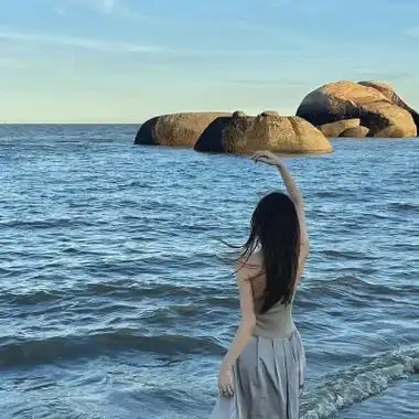 女生海边背影头像唯美 高清漂亮女人看海的背影图片头像_女生头像