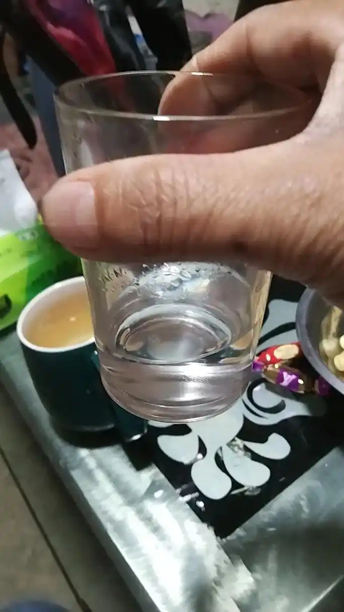 一个人的酒～当一个人喝酒的时候,喝的是心酸,喝的是委屈,喝的 - 抖音