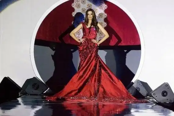 世界上最贵的少女连衣裙价值80万元镶满施华洛水钻