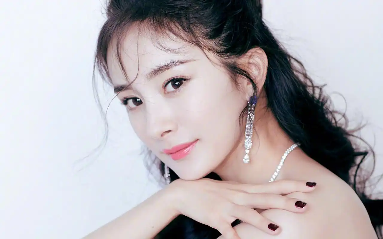 杨幂气质性感高清桌面壁纸