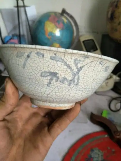 这种碗自然开片到如此境界是不是太罕见了啊?