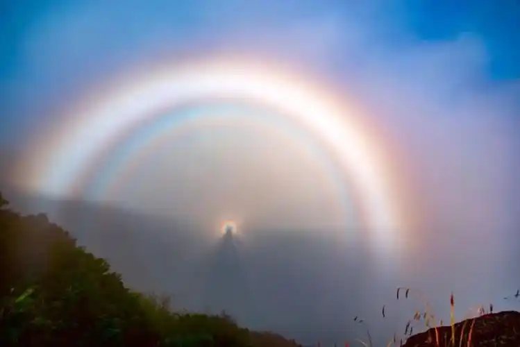 把峨眉山的佛光拍成了连续剧他是第一人