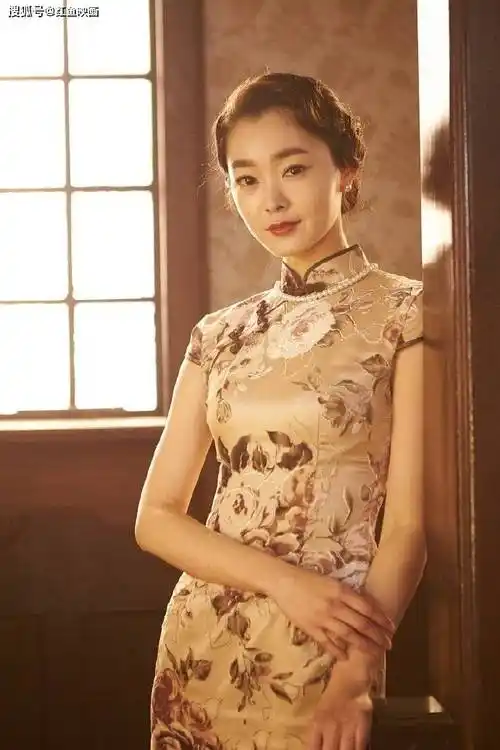 宋轶肉丝旗袍写真