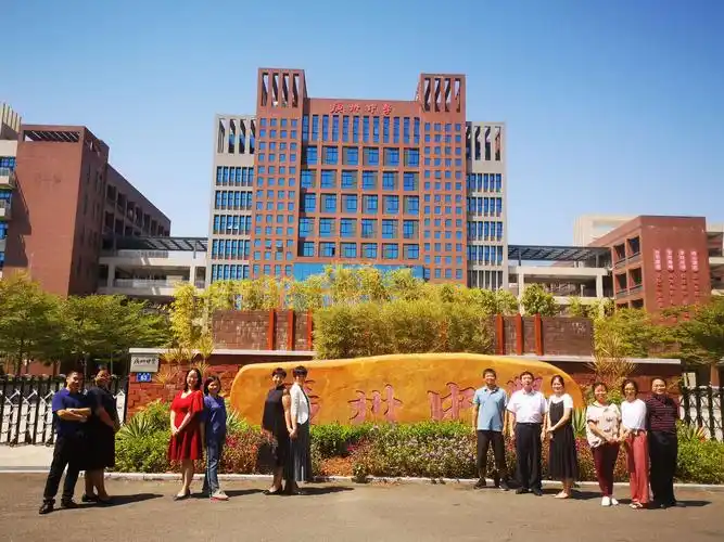 写美篇经历了上一周在广州中学(五山校区)听课,听专家报告和开题指导