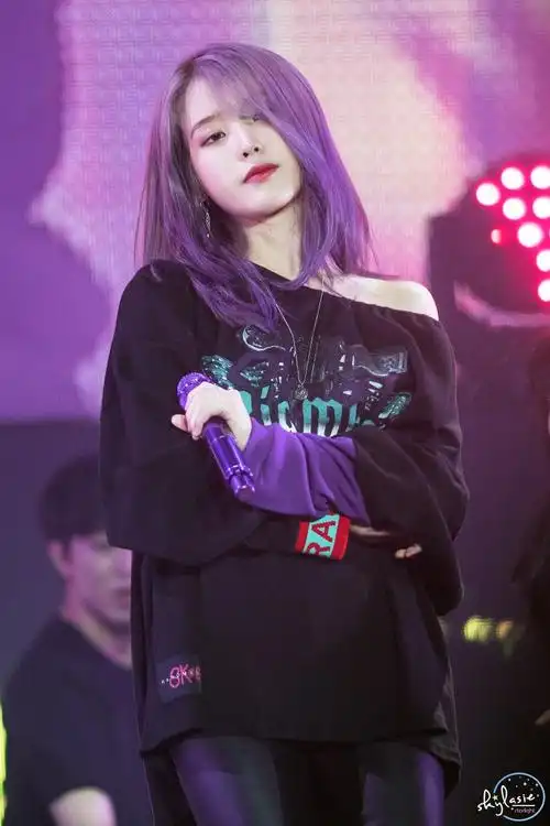 iu李知恩 lovepoem演唱会