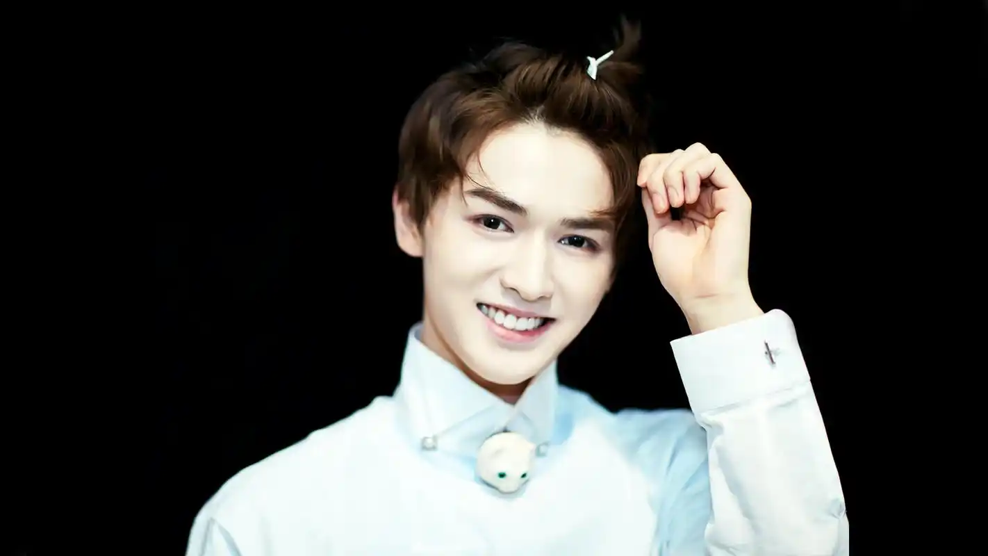 朱正廷帅气图片高清电脑桌面壁纸