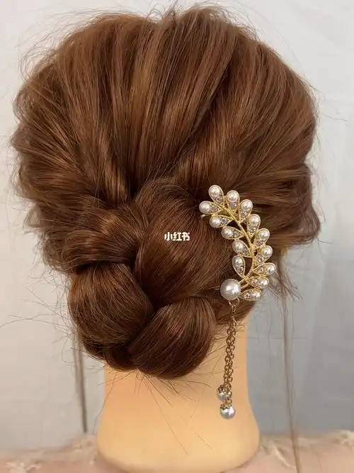 头顶蓬松减龄盘发