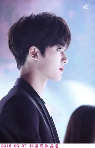 朱正廷出道半年快乐所有造型侧脸合集你不能错过的绝美阿廷