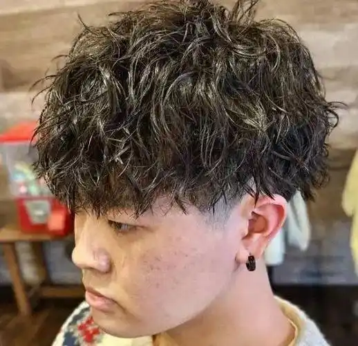 帅气清爽的男生蝴蝶烫发型,简单自然好打理_脸型_韩式_纹理