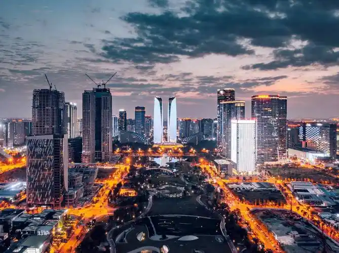 5千米范围内,上承大源国际cbd城市南拓,势必沿轴线外延至大源南板块喷