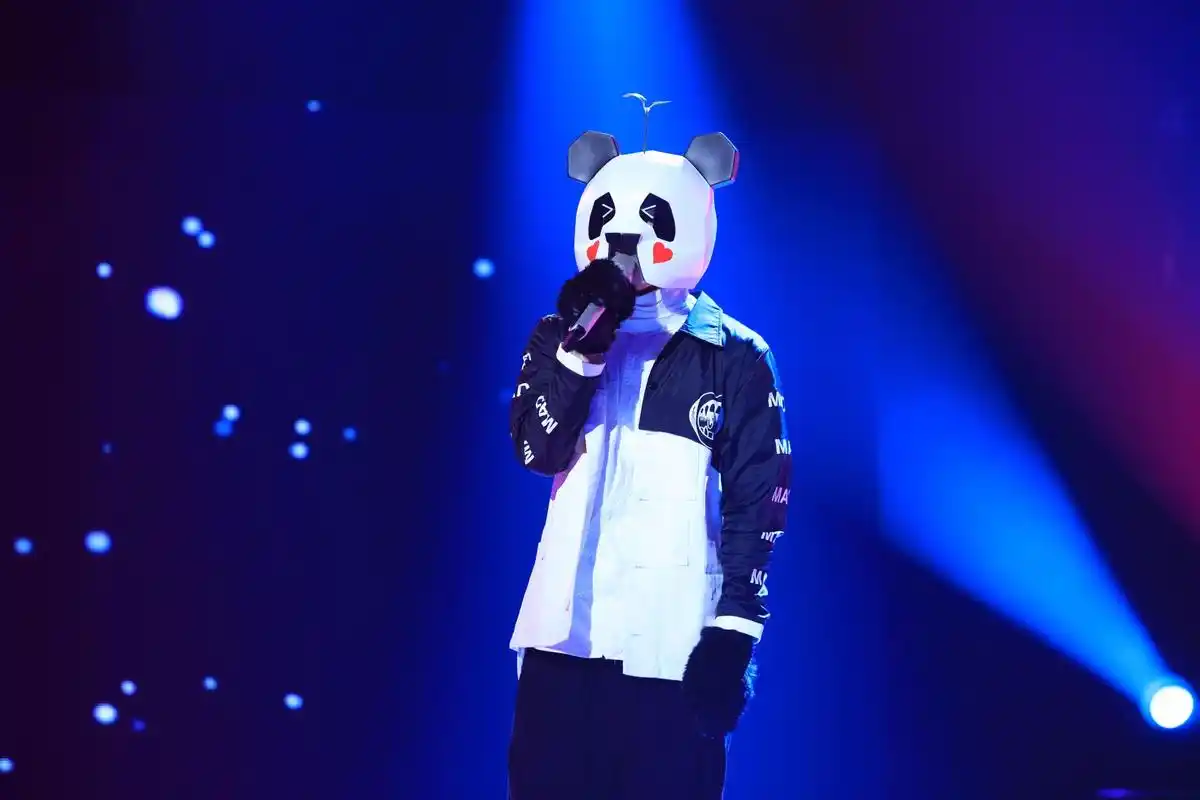 《蒙面唱将猜猜猜》鲜味回归引爆声音悬疑游戏