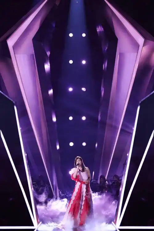 情歌天后梁静茹重磅加盟好声音 导师首秀深情演绎直触人心_节目_舞台