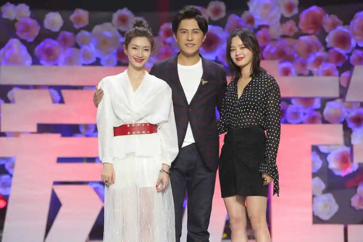 江疏影表白靳东:中国居然有这么帅的男演员