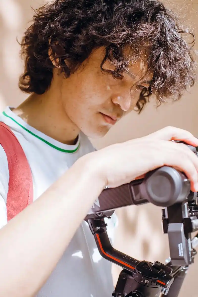 别着急 该来的都在路上 #摄影师 #工作照   #ckfil - 抖音