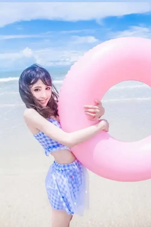 性感美女海边大胸翘臀泳装诱惑写真