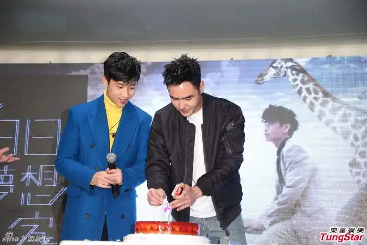 魏晨台北庆生阮经天亲喂草莓祝寿