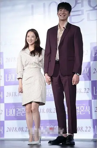 朴宝英金英光《你的婚礼》演情侣 发布会现场重现最萌身高差【组图】